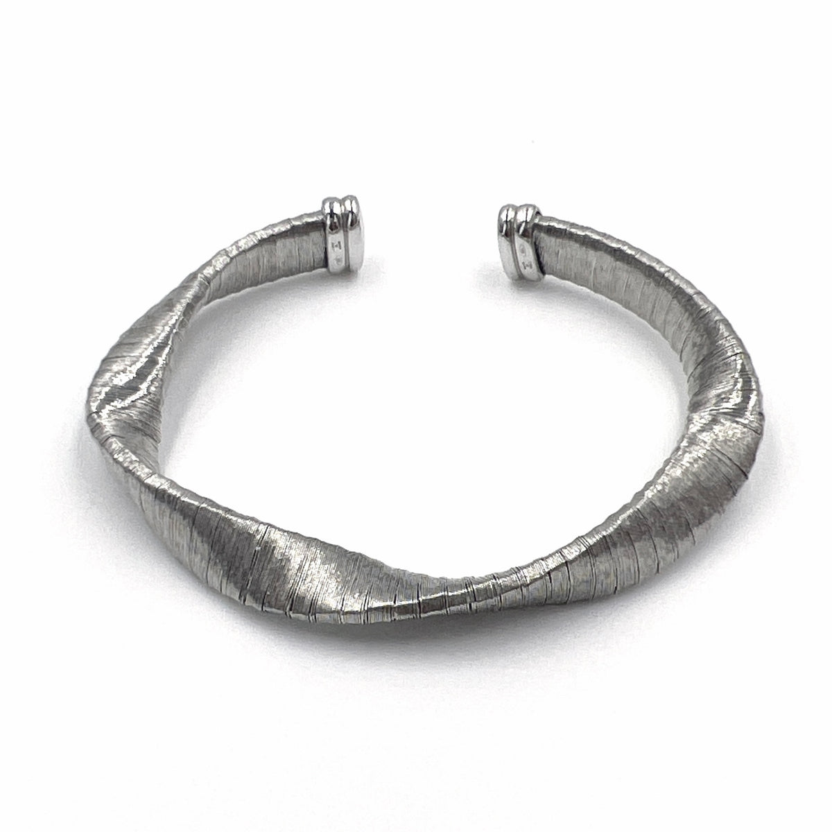 Noir & Lumière Luna Twist Cuff