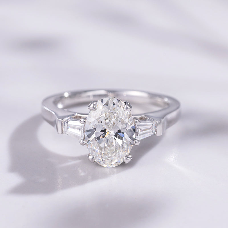 Luminous Grace Oval Ring （2 ct. Oval cut)