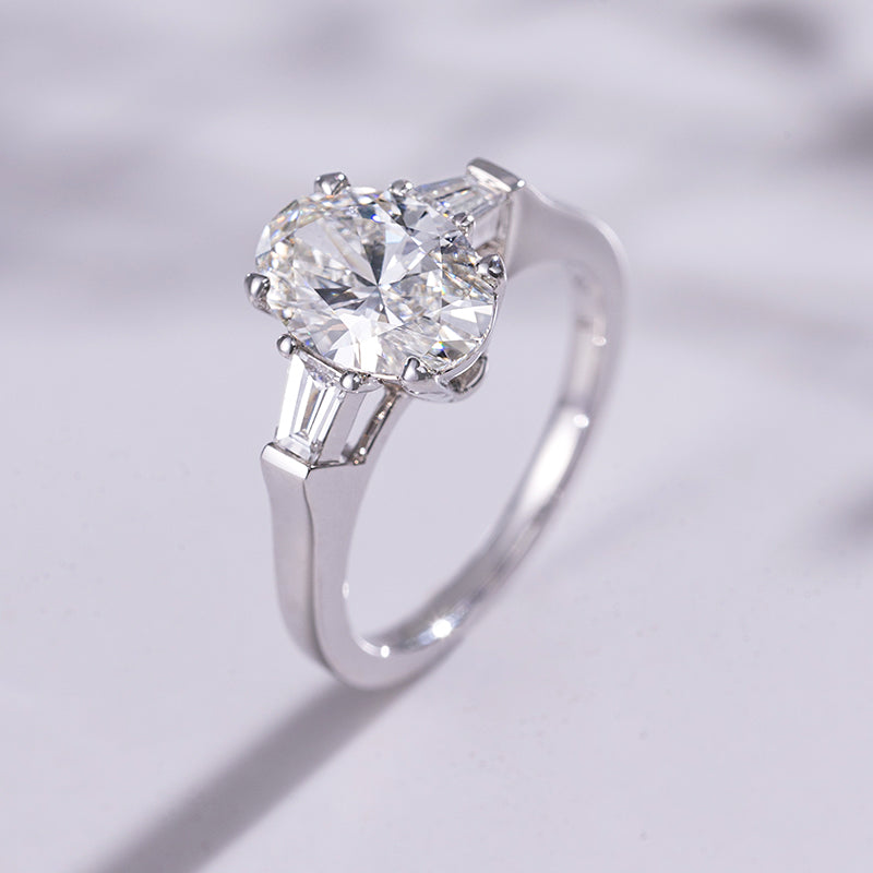 Luminous Grace Oval Ring （2 ct. Oval cut)