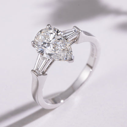 Luminous Grace Pear Ring（2.01 ct. Pear cut)