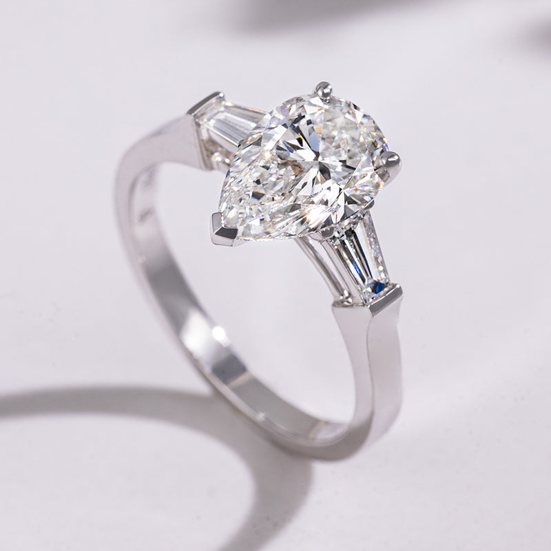 Luminous Grace Pear Ring（2.01 ct. Pear cut)