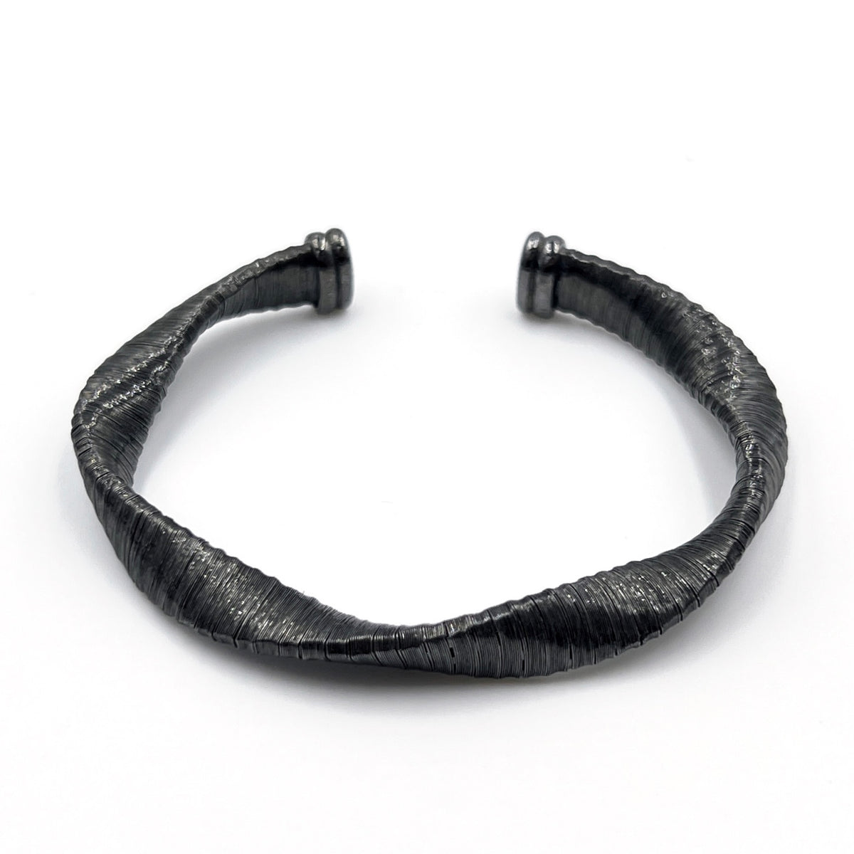 Noir & Lumière Luna Twist Cuff