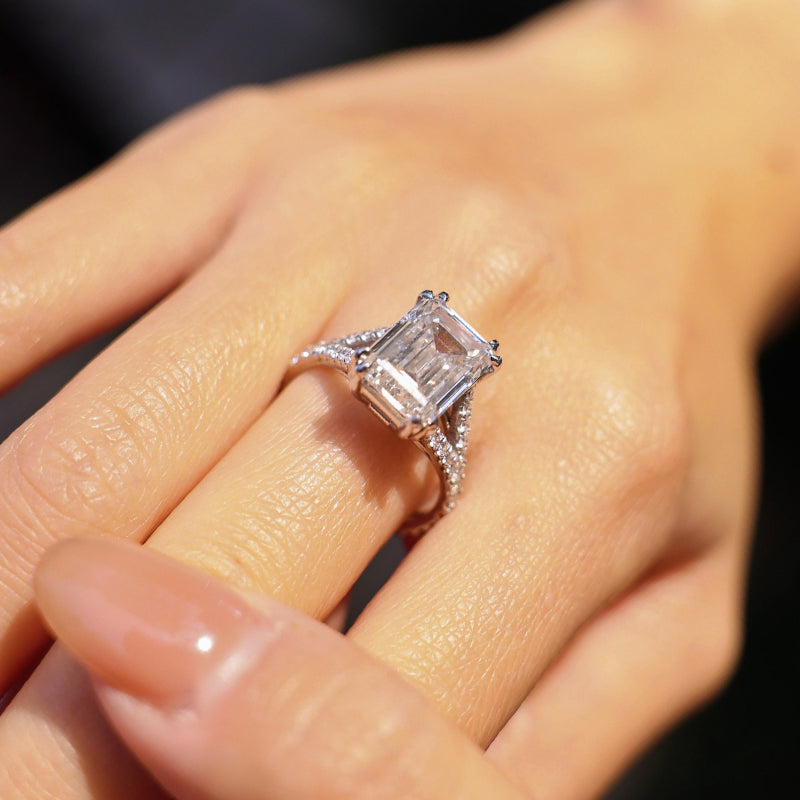 Imperial Emerald-Cut Diamond Ring  （5.16 ct. emerald cut)