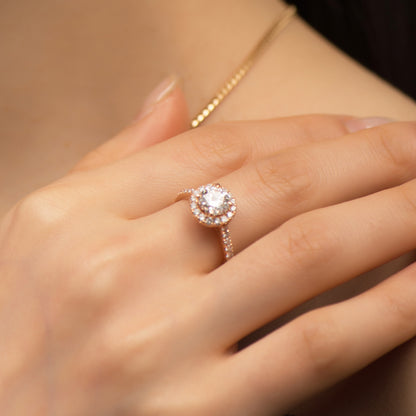 Radiant Crest Halo Diamond（0.85 ct. Round cut)